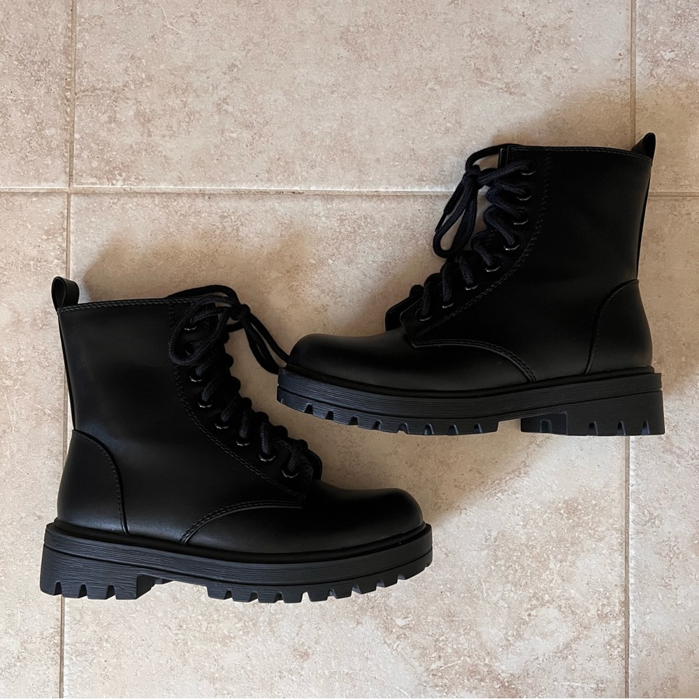Soda Combat Boots